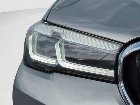 Used 2023 BMW 540i w/ Premium Package image 9