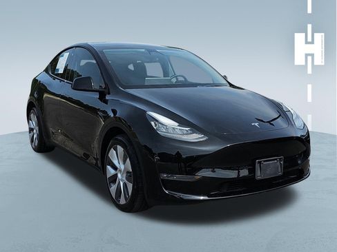 Used 2023 Tesla Model Y Long Range AWD/4WD image 1