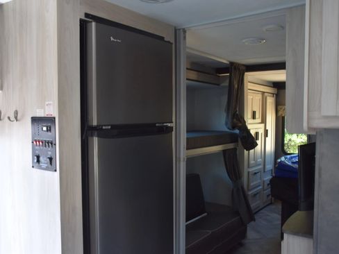 Used 2022 Ford E-450 and Econoline 450 Super Duty w/ Motorhome Prep Package RWD image 16