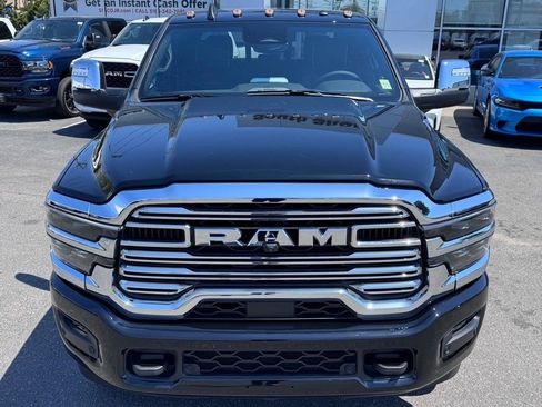 Used 2025 RAM 2500 Laramie AWD/4WD image 2