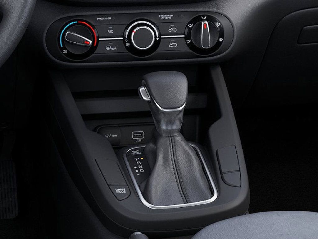 Used 2025 Kia Soul LX w/ LX Technology Package FWD image 23