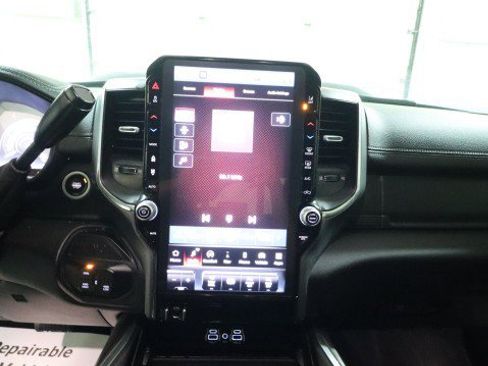 Used 2025 RAM 2500 Laramie AWD/4WD image 13