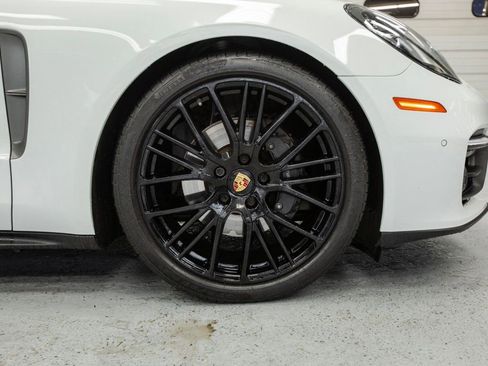 Used 2023 Porsche Panamera image 11