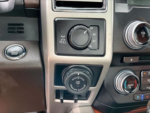 Used 2018 Ford F150 King Ranch w/ Equipment Group 601A Luxury AWD/4WD image 31