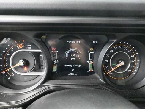 Used 2024 Jeep Wrangler Sahara image 28