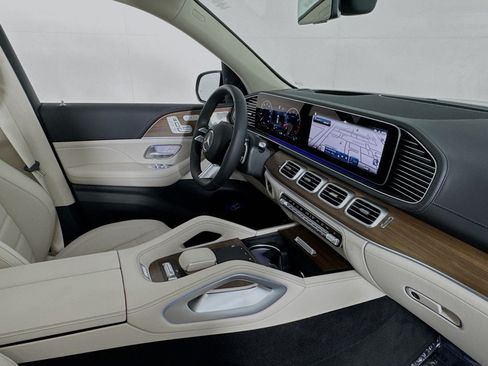 New 2026 Mercedes-Benz GLS 580 4MATIC image 16