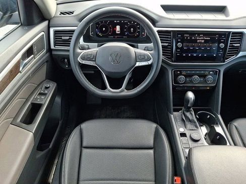 Certified 2022 Volkswagen Atlas SE image 14
