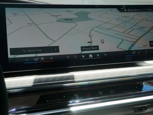 New 2025 BMW 740i image 13