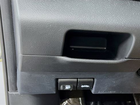 Used 2022 Nissan Kicks SV image 10