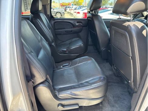 Used 2013 Chevrolet Suburban LTZ RWD image 27