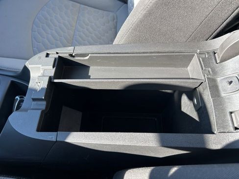 Used 2020 Chevrolet Equinox LS image 34