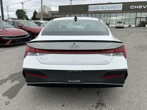New 2025 Hyundai Elantra SEL image 4