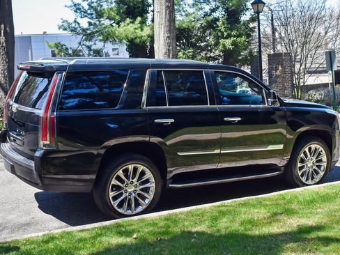 Used 2019 Cadillac Escalade Luxury image 8