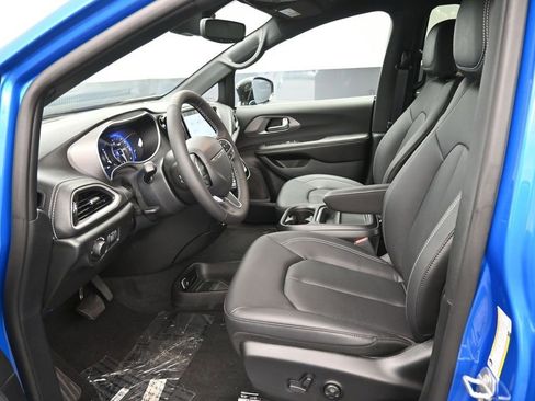 New 2027 Chrysler Pacifica Select FWD image 10