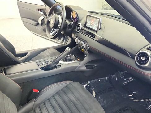 Used 2020 FIAT 124 Spider Abarth RWD image 31