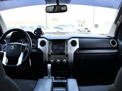 Used 2017 Toyota Tundra SR5 w/ SR5 Upgrade Package AWD/4WD image 17