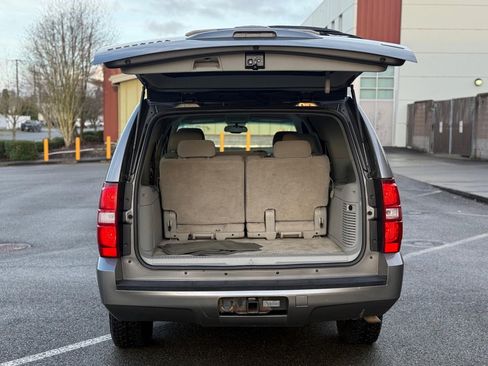 Used 2007 Chevrolet Suburban LT AWD/4WD image 17