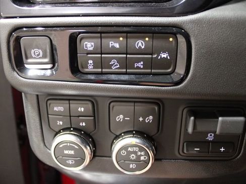 New 2026 GMC Yukon XL AT4 w/ AT4 Premium Plus Package AWD/4WD image 39