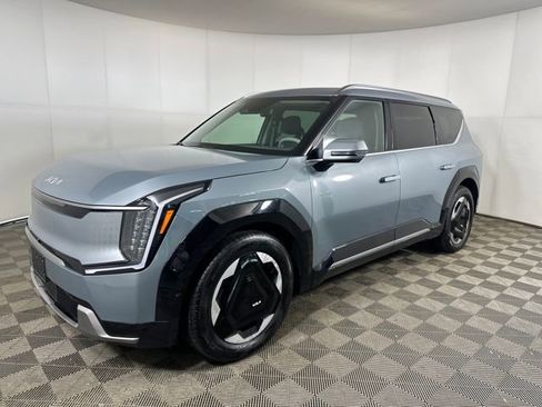Used 2024 Kia EV9 Land image 7