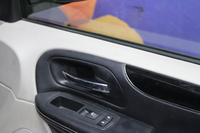 Used 2016 Dodge Grand Caravan SXT FWD image 11
