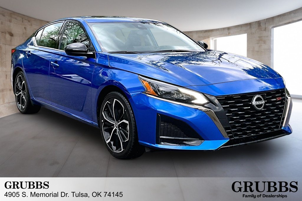 Used 2025 Nissan Altima 2.5 SR w/ SR Premium Package FWD image 1