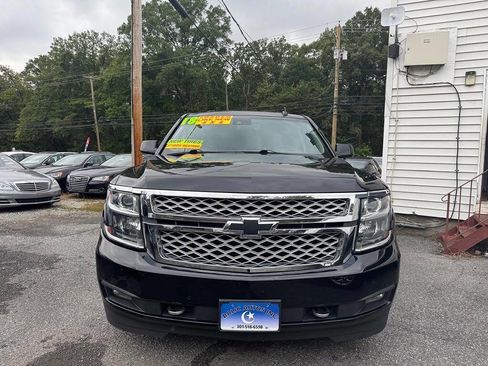 Used 2018 Chevrolet Suburban LT w/ LT Signature Package image 2