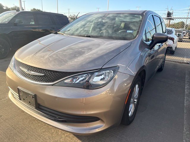 Used 2017 Chrysler Pacifica Touring w/ Tire & Wheel Group FWD image 1