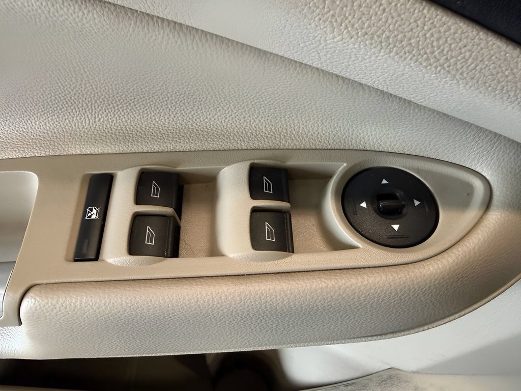 Used 2017 Ford Escape SE FWD image 15
