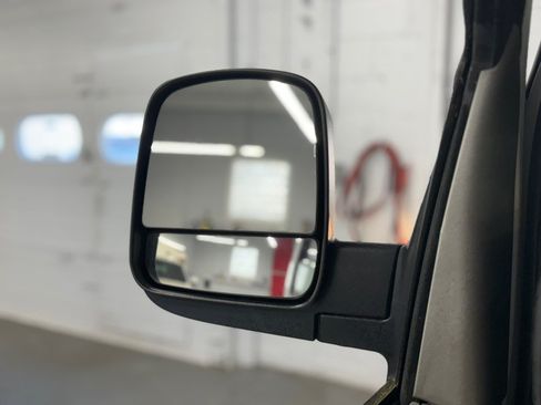 Used 2018 Chevrolet Express 2500 w/ Driver Convenience Package RWD image 23