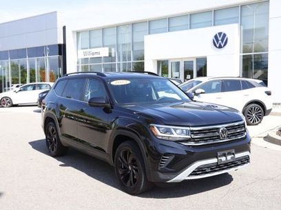 Used 2023 Volkswagen Atlas SE w/ Black Wheel Package