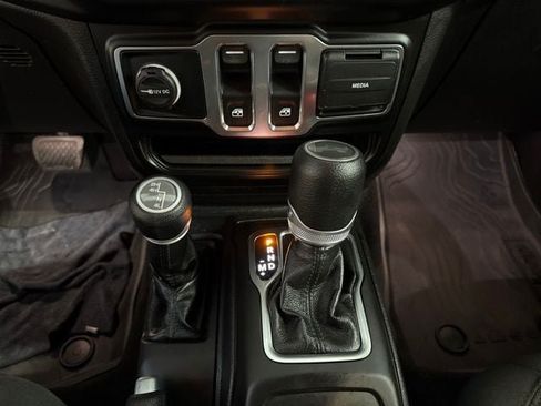 Used 2020 Jeep Wrangler Sport AWD/4WD image 31