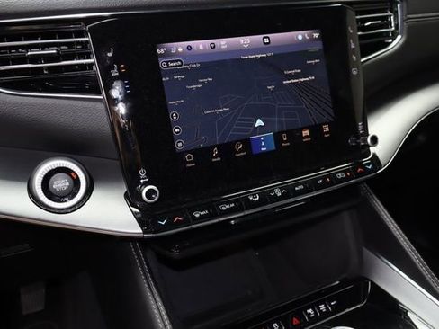 Used 2023 Jeep Wagoneer Series II RWD image 8