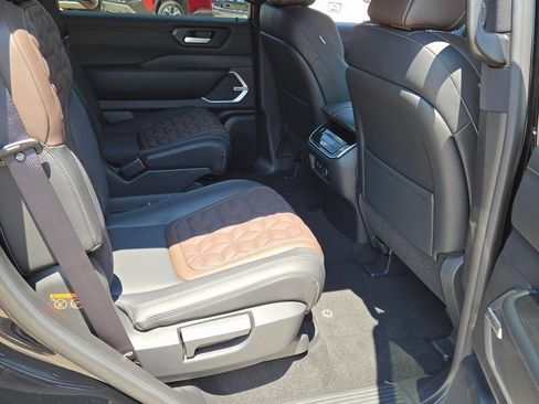 New 2025 Nissan Armada Platinum Reserve image 10