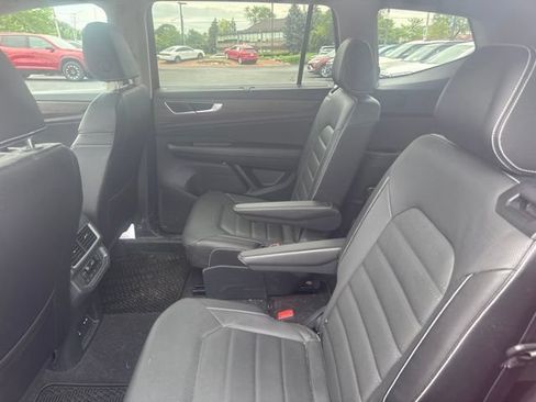 Used 2024 Volkswagen Atlas SEL AWD/4WD image 9