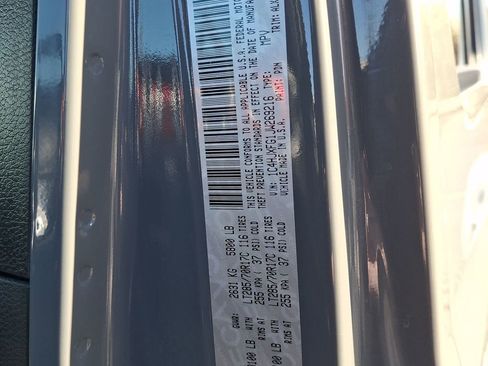 Used 2018 Jeep Wrangler Unlimited Rubicon image 32