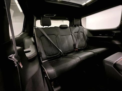 Used 2024 Jeep Grand Wagoneer Series III w/ Rear-Seat Entertainment Group AWD/4WD image 33