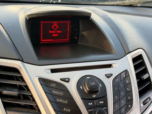 Used 2013 Ford Fiesta SE FWD image 14