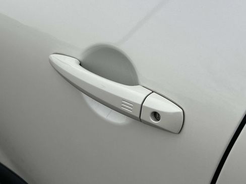 Used 2023 Nissan Pathfinder SL image 16