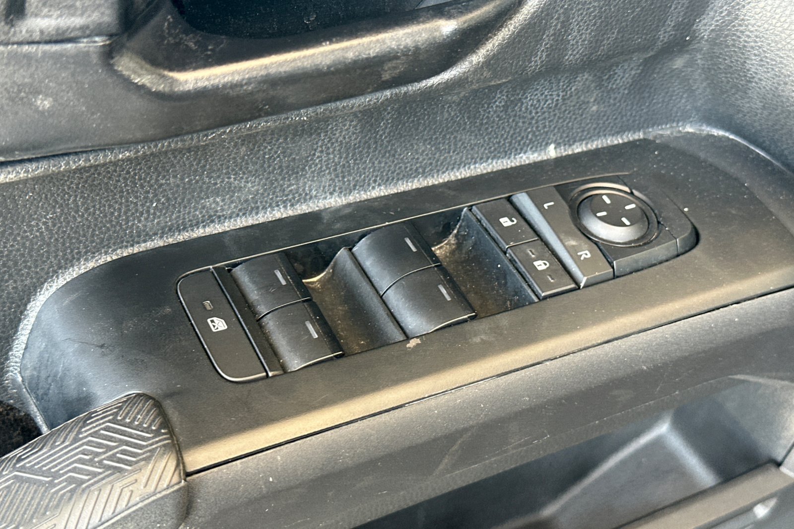 Used 2025 Toyota Tacoma SR5 AWD/4WD image 12