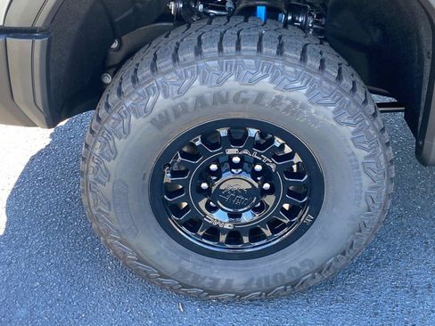 Used 2025 GMC Sierra 2500 AT4X w/ AT4X AEV Edition AWD/4WD image 20