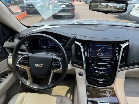 Used 2020 Cadillac Escalade Luxury w/ LPO, Radiant Package AWD/4WD image 17