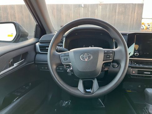 Used 2025 Toyota Camry LE image 27
