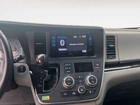 Used 2017 Toyota Sienna XLE w/ XLE Navigation Package image 10