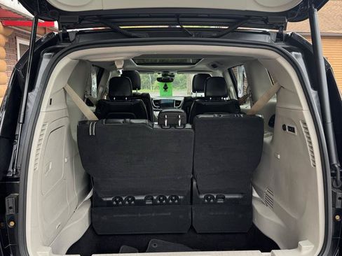 Used 2018 Chrysler Pacifica Limited w/ Advanced Safetytec Group FWD image 22