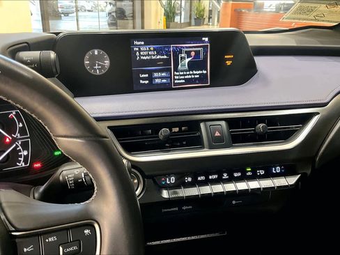 Used 2022 Lexus UX 200 w/ Accessory Package (Z1) FWD image 6