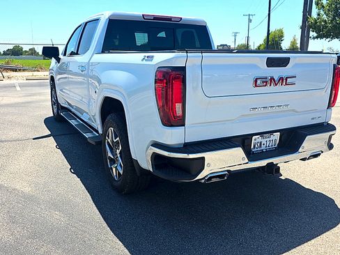 Used 2026 GMC Sierra 1500 SLT AWD/4WD image 11