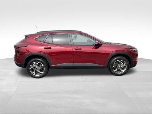 Used 2025 Chevrolet Trax LT w/ Driver Confidence Package FWD image 4
