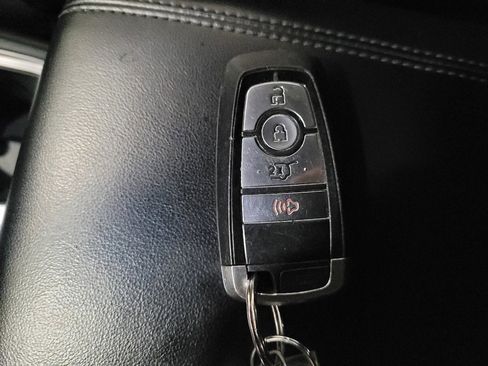 Used 2020 Ford Explorer XLT w/ Comfort Package image 32