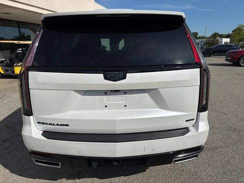 Used 2022 Cadillac Escalade Premium Luxury AWD/4WD image 15