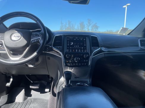 Used 2018 Jeep Grand Cherokee Overland image 14